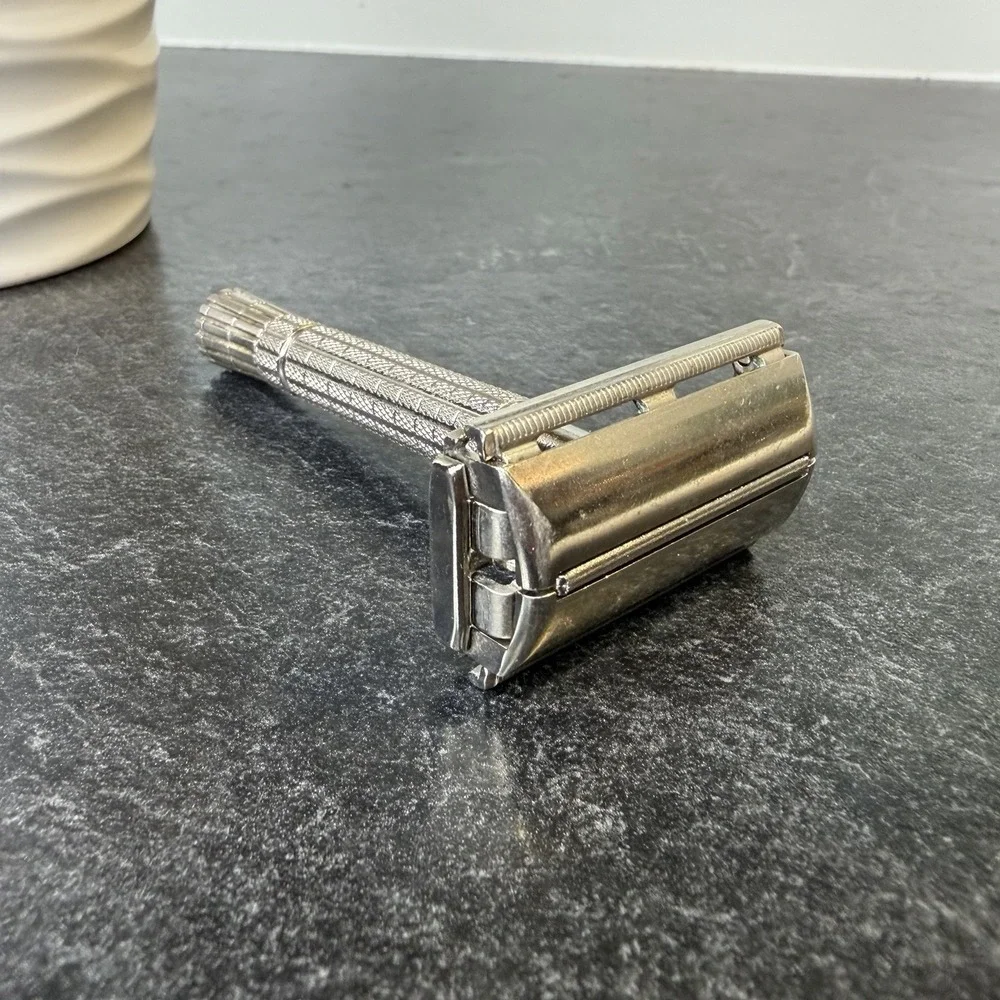 Vintage 1956 Gillette B2 TTO Flare Tip Super Speed DE Safety Razor